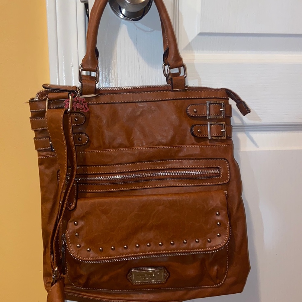 Crossbody bag many pockets to fit
